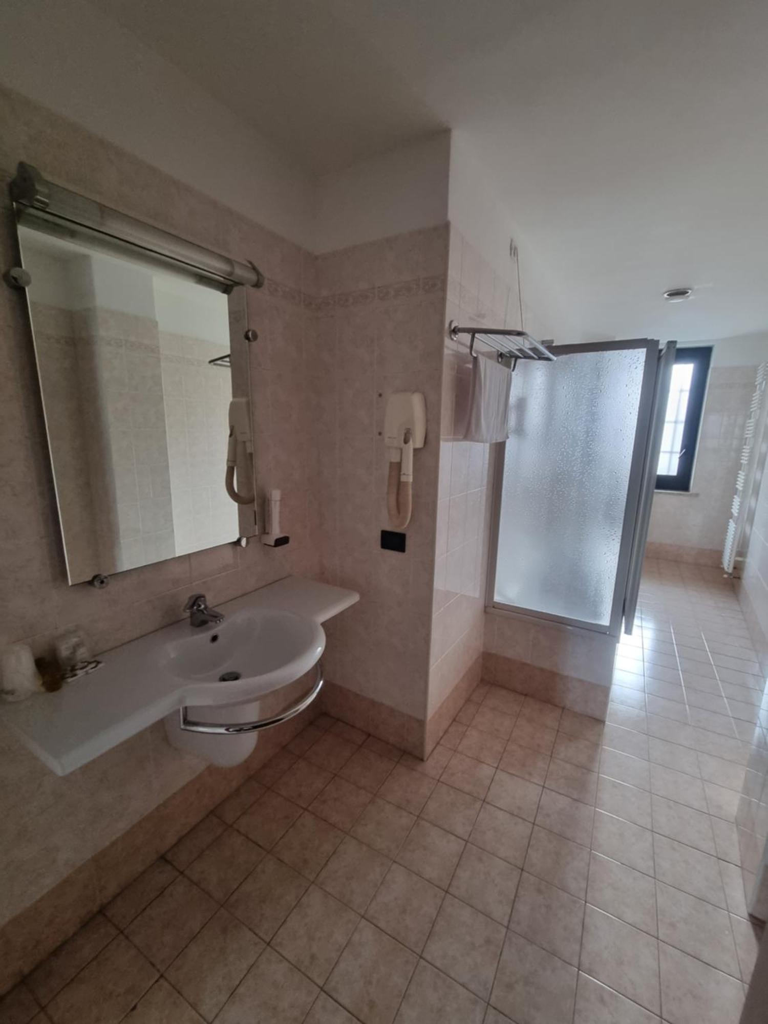 Camera Tripla
